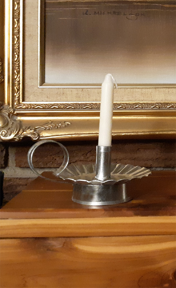 small round tin candlestick holder